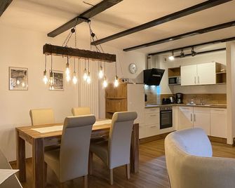 Apartment No12 mit zwei Schlafzimmern und Wohnküche - Quedlinburg - Dining room