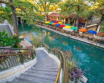 Candlewood Suites Kenedy By IHG - Kenedy - Piscina