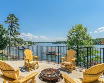 Private Pool overlooking the lake! Game Room and more! - Arley - Balcón