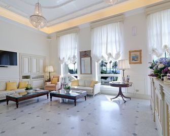 فندق دي باريس سانريمو - San Remo - غرفة معيشة