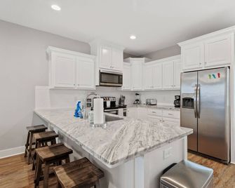 Townhouse in Downtown Lake Charles - Lake Charles - Kitchen