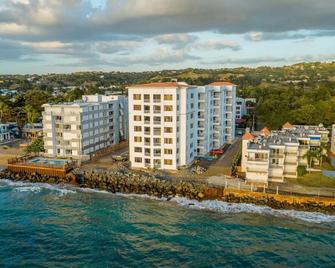 Beachfront 2 bdr unit at Victoria del Mar 4E - Rincon - Edificio