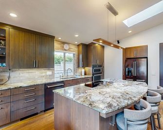 Luxury on the Lake - Lake Oswego - Kitchen