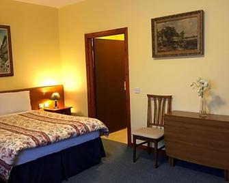 The Stables B&B - אנטרים - חדר שינה