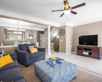 3b Luxury Home- Freewhite W Center Parking Ticket! - Mount Holly - Sala de estar