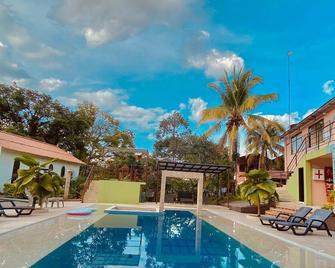 New Western - Acacías - Piscina
