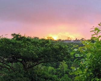 Siquijor Hilltop House Near Cambugahay Falls - Lazi - Balcón