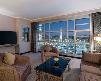 Anwar Al Madinah Mövenpick Hotel - Medina - Schlafzimmer