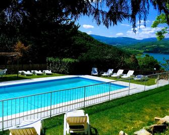 the SERVITU 'apartment 4/6 places, swimming pool, spa park - Sansepolcro - Piscina