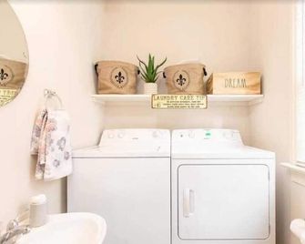Family Friendly Home in Trolley Square - Wilmington - Laundry facility