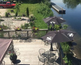 دومينيون هوتل - هاليبرتون - شرفة مرصوفة