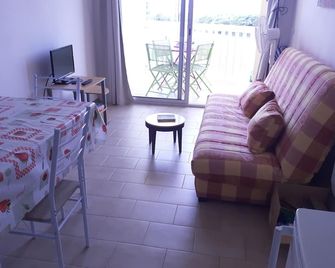 Lovely studio-cabin just a stone's throw from the sea - Empuriabrava - Wohnzimmer