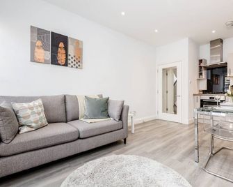 Bright & Modern 2-Bed Notting Hill Apartment - Londres - Sala de estar