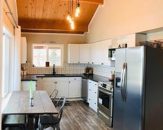Lake Tahoe Bhasin Retreat - Carson City - Kitchen