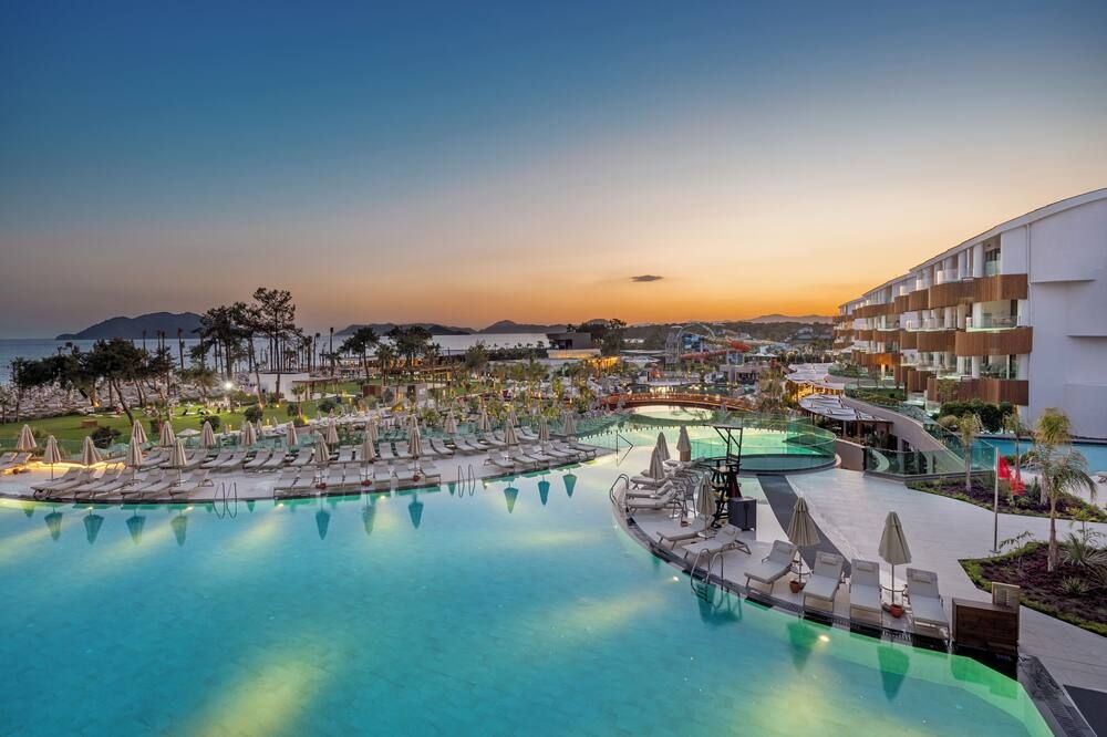 ليبرتي سينيا - شامامل جميع الخدمات - أولودينيز - حوض السباحة