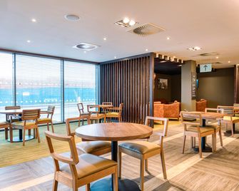 Premier Inn Wokingham Town Centre - Woking - Restaurace
