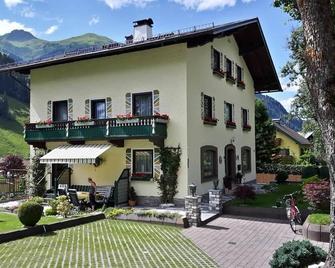 Doppelzimmer, Dusche, Wc - Gästehaus Winkler - Rauris - Building