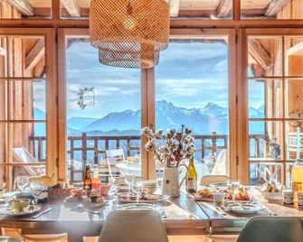 Slow Chalet de l'Ourse - Charming old chalet stunning view sauna pets ok - Le Bouchet-Mont-Charvin - Salle à manger