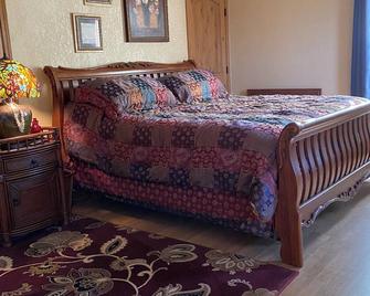 Quaint, handicap accessible house in serene Lehigh, classified as a ghost town. - Lehigh - Habitación