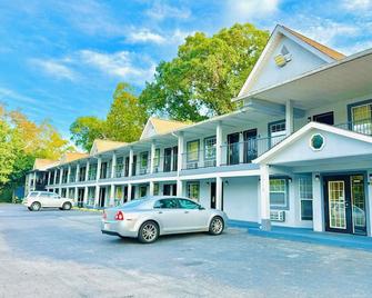 Woodberry Inn & Suites By OYO Rome - Rome - Building