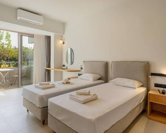 Hotel Kathrin Beach - Adelianos Kampos