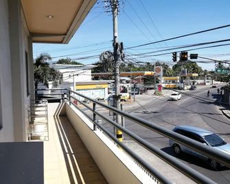 Cranberry's place #3 - Iloilo City - Balcony