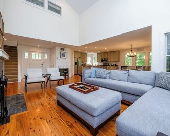 Union Pier Home With Private Heated Pool! - Union Pier - Living room