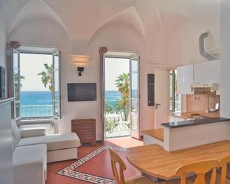 Medusa Apartment - Piazza 2 - Finale Ligure - Living room