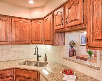 Home in Mechanicsburg, PA close to Carlisle, Camp Hill, Enola, Harrisburg area - Mechanicsburg - Kitchen