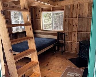 Rustic Sawtooth Retreat - just minutes from Grand Marais - Grand Marais - Bedroom