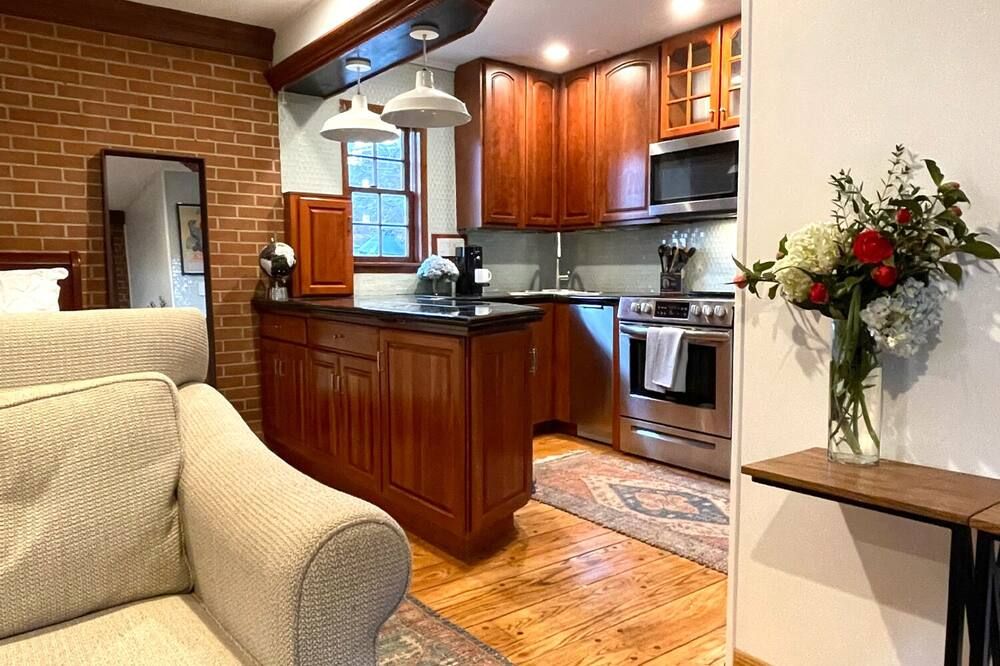 Washington Family Property, Upper Carriage House in Old Town on 107 S Lee Street - אלכסנדריה - מטבח