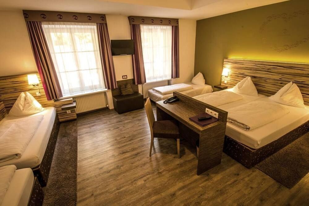 Double room with shower, WC - Hotel Dollinger - אינזברוק - חדר שינה