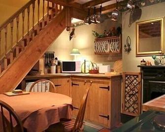 Listed Miners Cottage with Riverside Views - Beddgelert - Їдальня