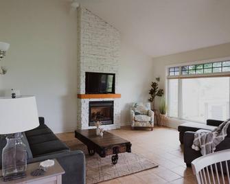 Sparks on the Water- Blue Point Bay II - Lambton Shores - Living room