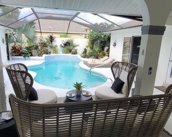 2 Private Cabanas With A Private Pool And Outdoor Kitchen - Cape Coral - Zwembad