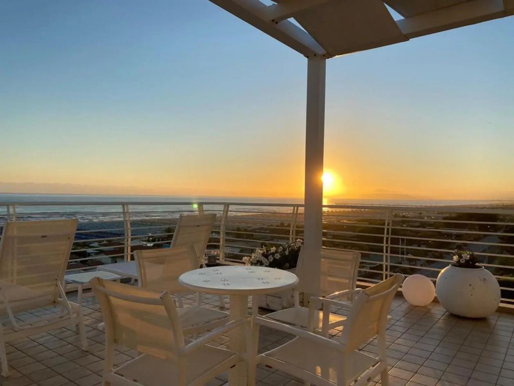 Hotel Joseph - Marina Di Pietrasanta - מרפסת