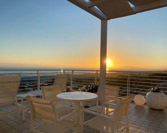 Hotel Joseph - Marina Di Pietrasanta - מרפסת