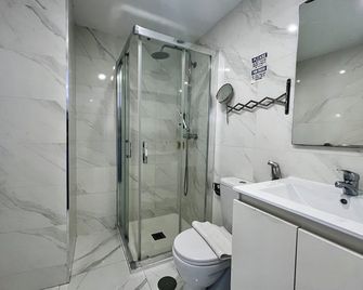 Costa Marbella Star Light - Marbella - Bathroom