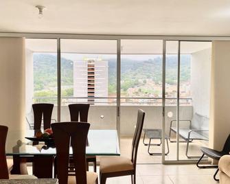 Apartamento moderno - vista/piscina - Floridablanca - Dining room