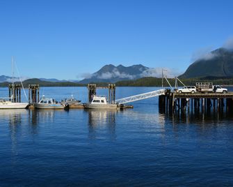 Island Village Properties at Fred Tibbs - Tofino - Вигляд зовні