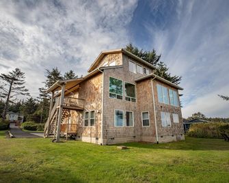 Oceanfront Home, Lighthouse, Beach Access, Spectacular Sunsets, Newly Remodeled - Coos Bay - Budova