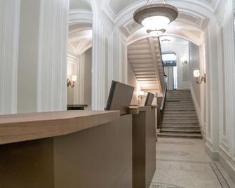 Station Hotel Premier V18 - Saint Petersburg - Front desk