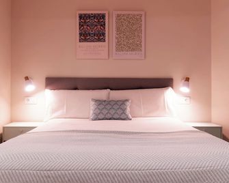 Apartamentos Lydia by gaiarooms - León - Sypialnia