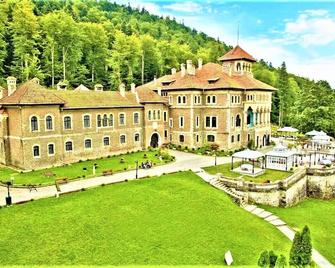 Hotel House Bran - Busteni - Budova