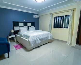 Helen Hotel - Yaoundé - Schlafzimmer