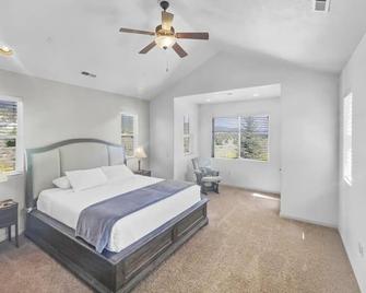 Get Lost in Canyon Views, Your Adventure Awaits! - Hatch - Slaapkamer