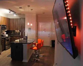 Orange you Glad to be in Atlanta - Doraville - Cocina