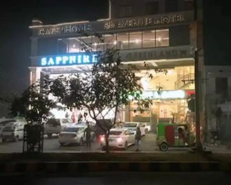 5th Avenue Hotel - Bahāwalpur - Edificio