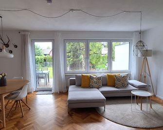 Cozy house with garden / near Simssee - Saint Christoph - Sala de estar