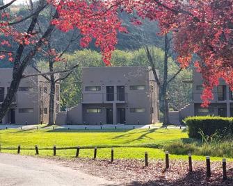 Dragon Peaks Mountain Resort - Cathkin Park - Building